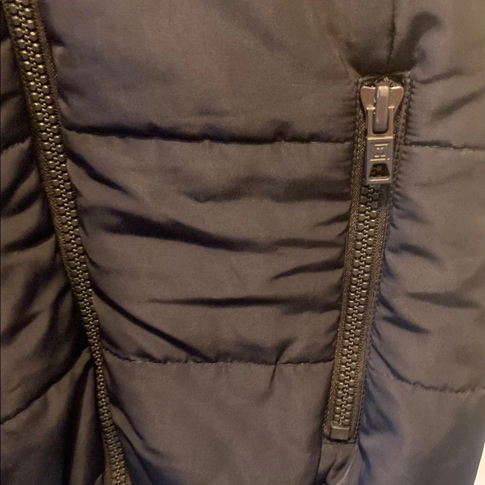 Liz Claiborne Navy Blue Puffer Vest with Faux Fur Trim - Picture 3 of 3
